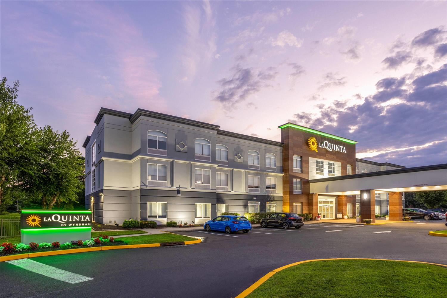 La Quinta Inn And Suites by Wyndham Mt. Laurel - Philadelphia 58/62
