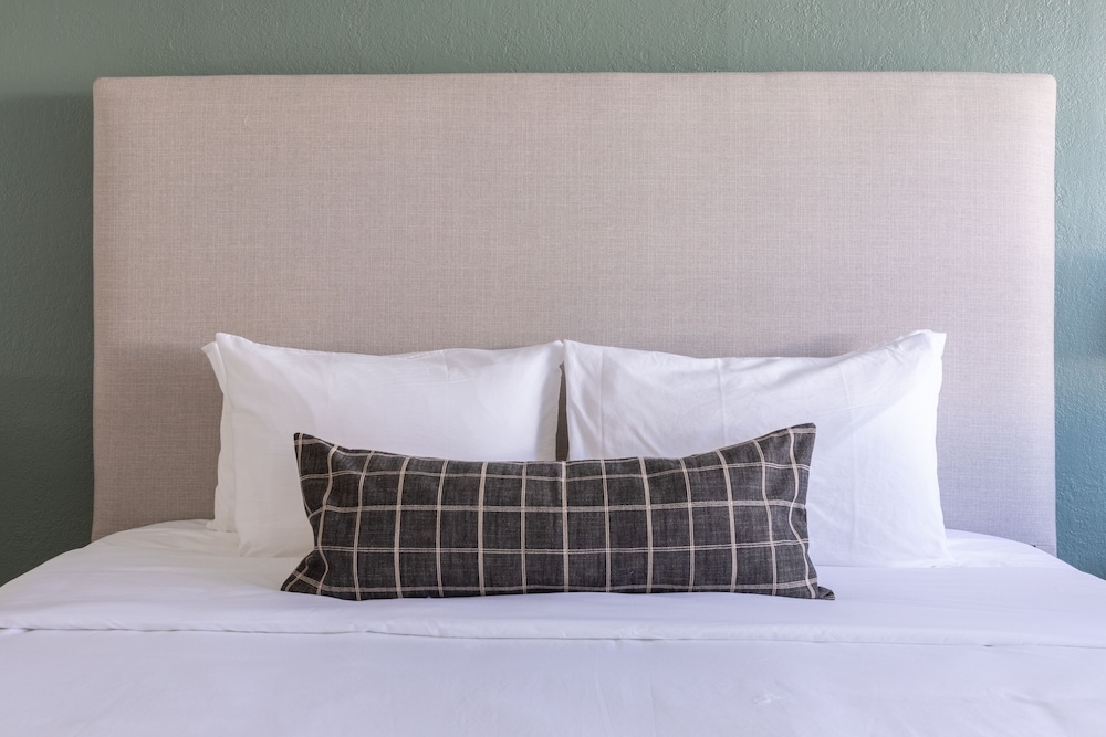 Signature Inn Berkeley Oakland 34/66
