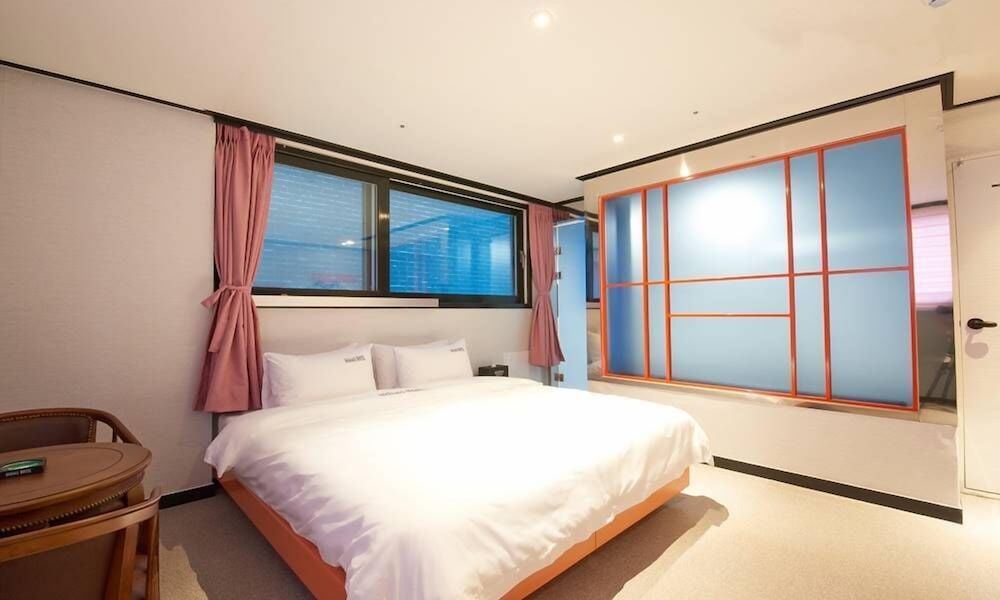 Hermes Hotel 9/56