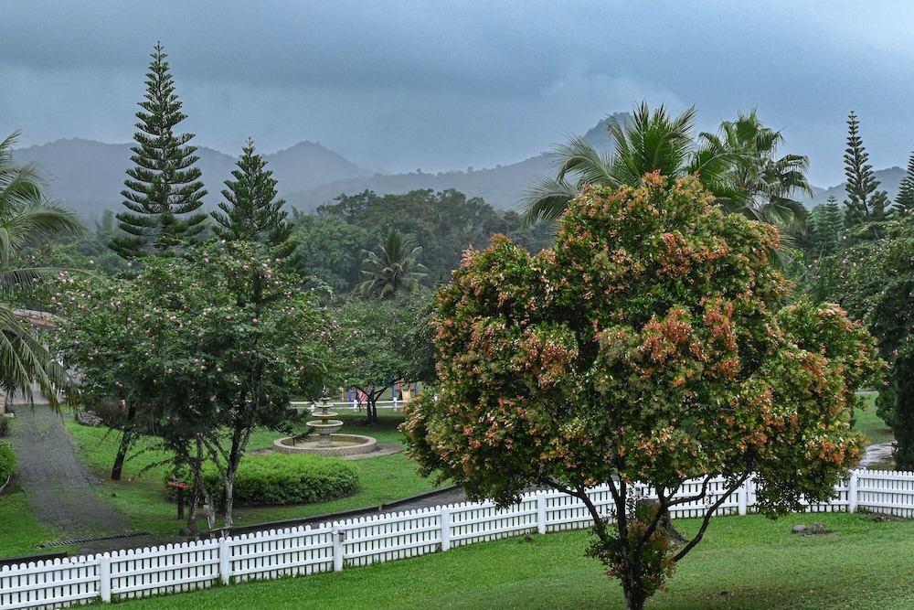 Swiss Valley Hip Resort Ratchaburi 40/50