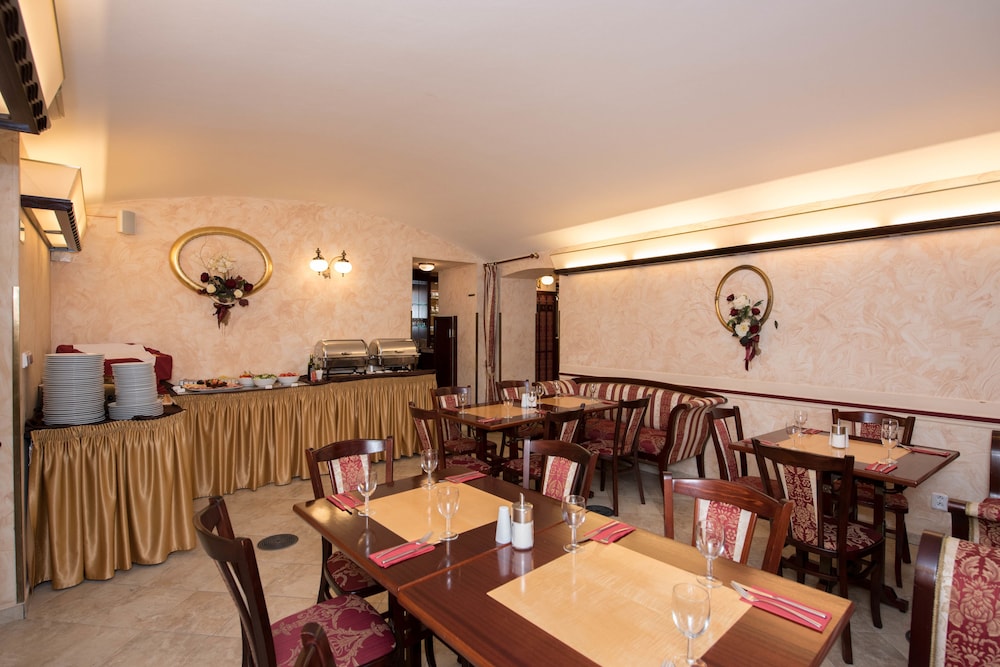 Amigo City Centre Hotel 52/62