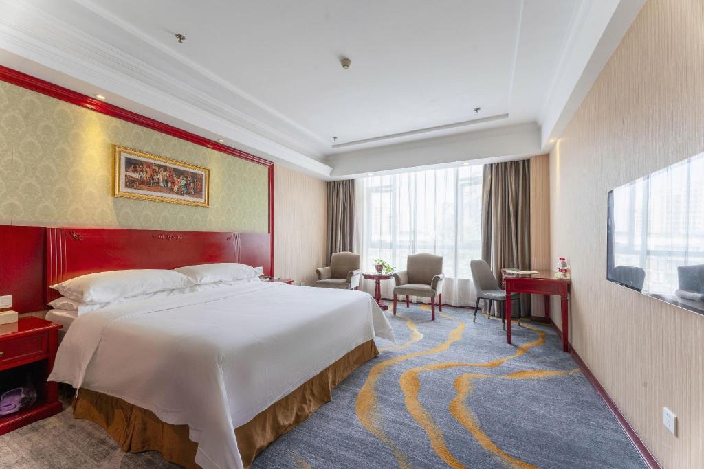 Vienna Hotel (Chongqing Changshengqiao Metro Station) 7/53