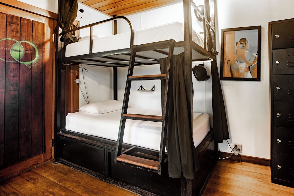 Private 6 Bed Room
