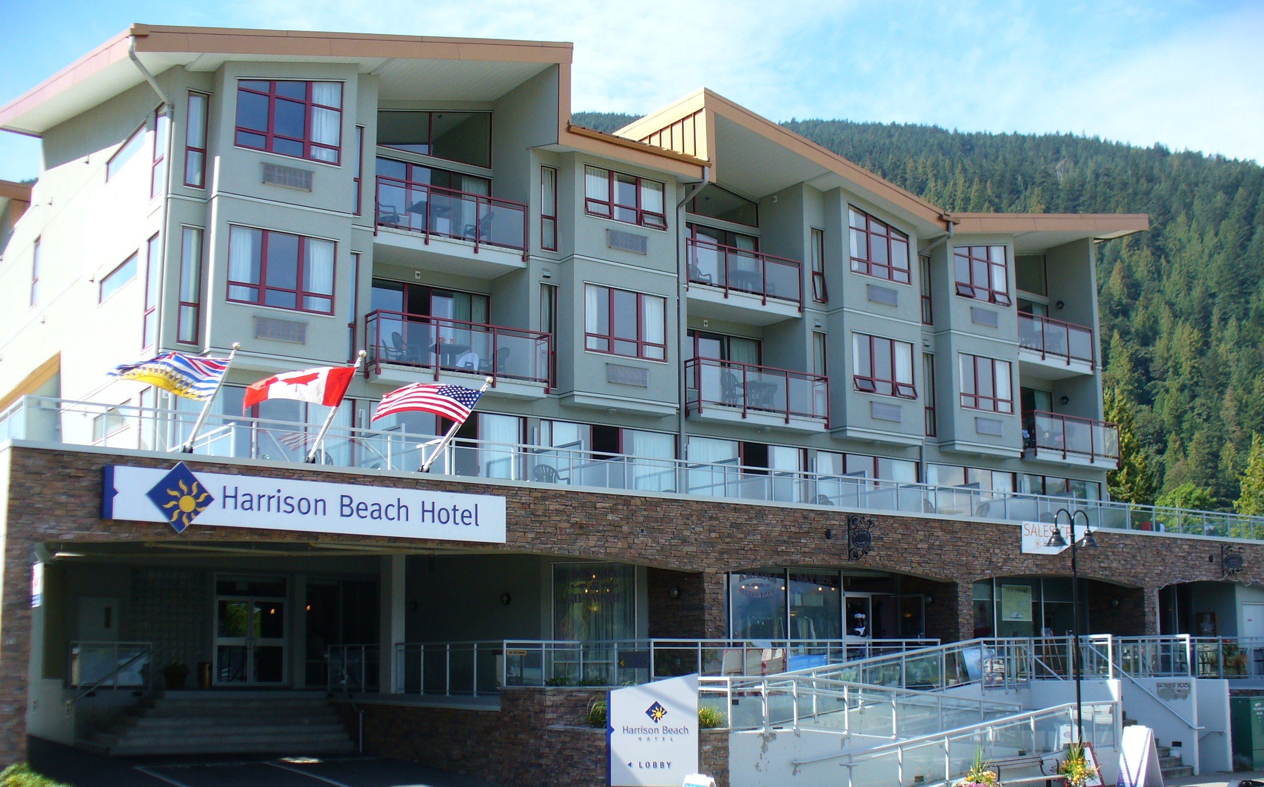 Harrison Beach Hotel in HARRISON HOT SPRINGS - BC