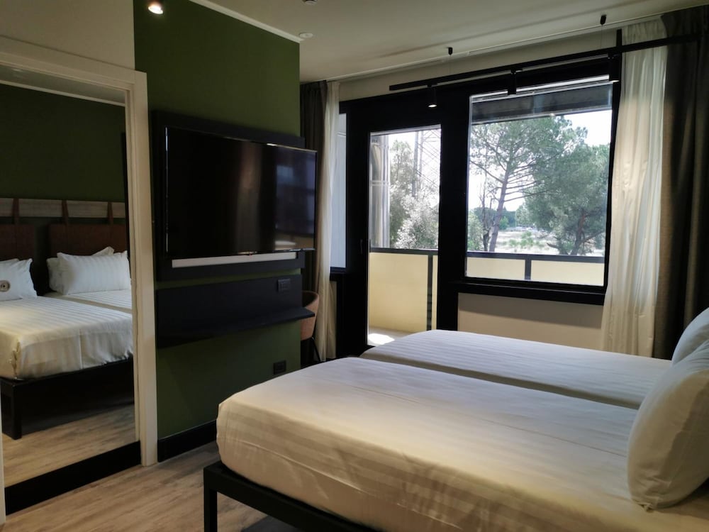 Mercure Roma Cinecitta 27/66