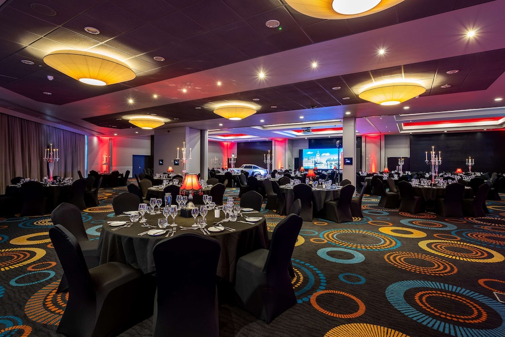 Radisson Hotel and Conference Centre London Heathrow 42/49