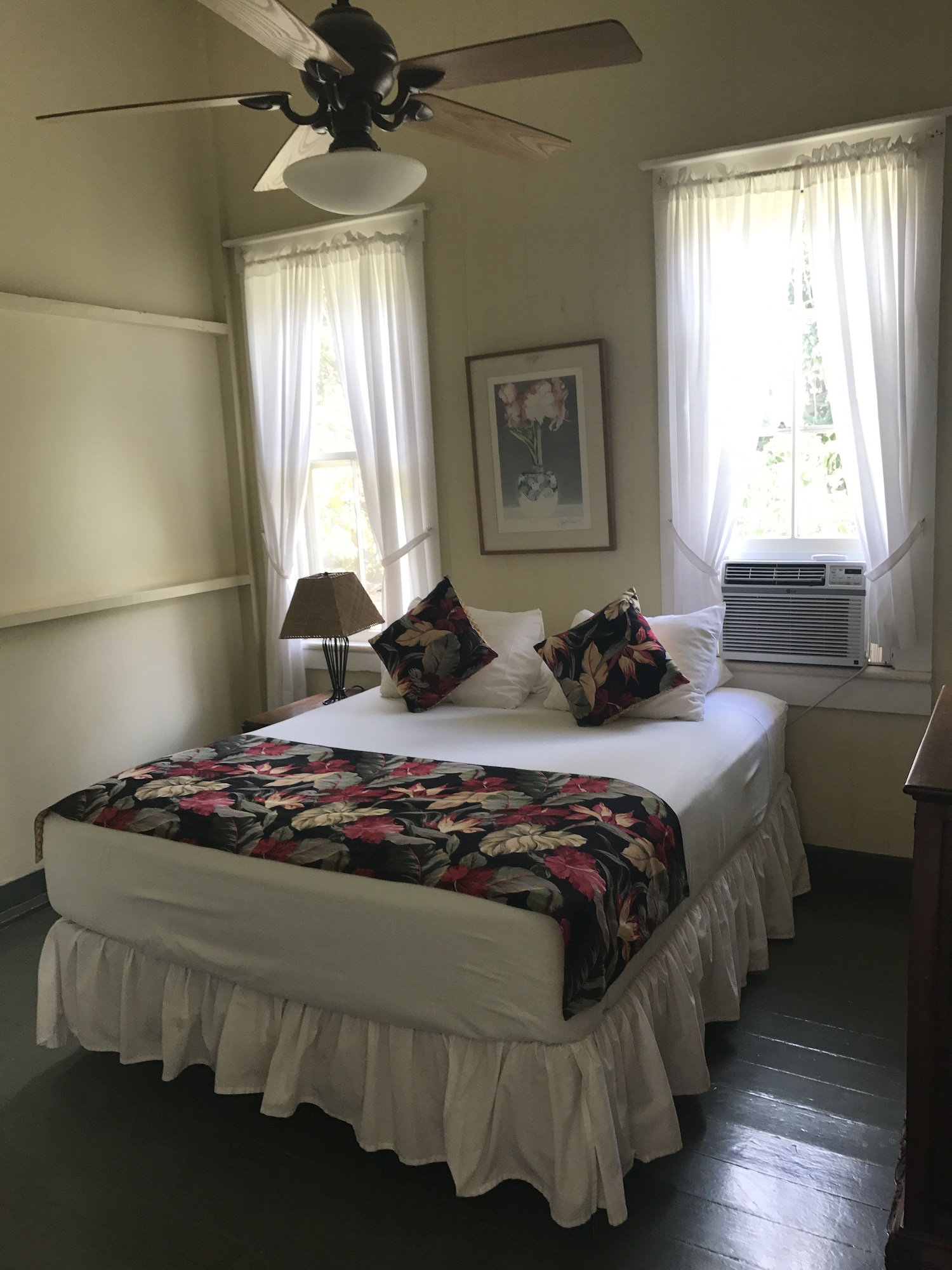 3 Bedrooms, Coast, Cottage, 1 Queen and 1 Single Bed, 2 King Beds, King or Queen Bed, Garden View
