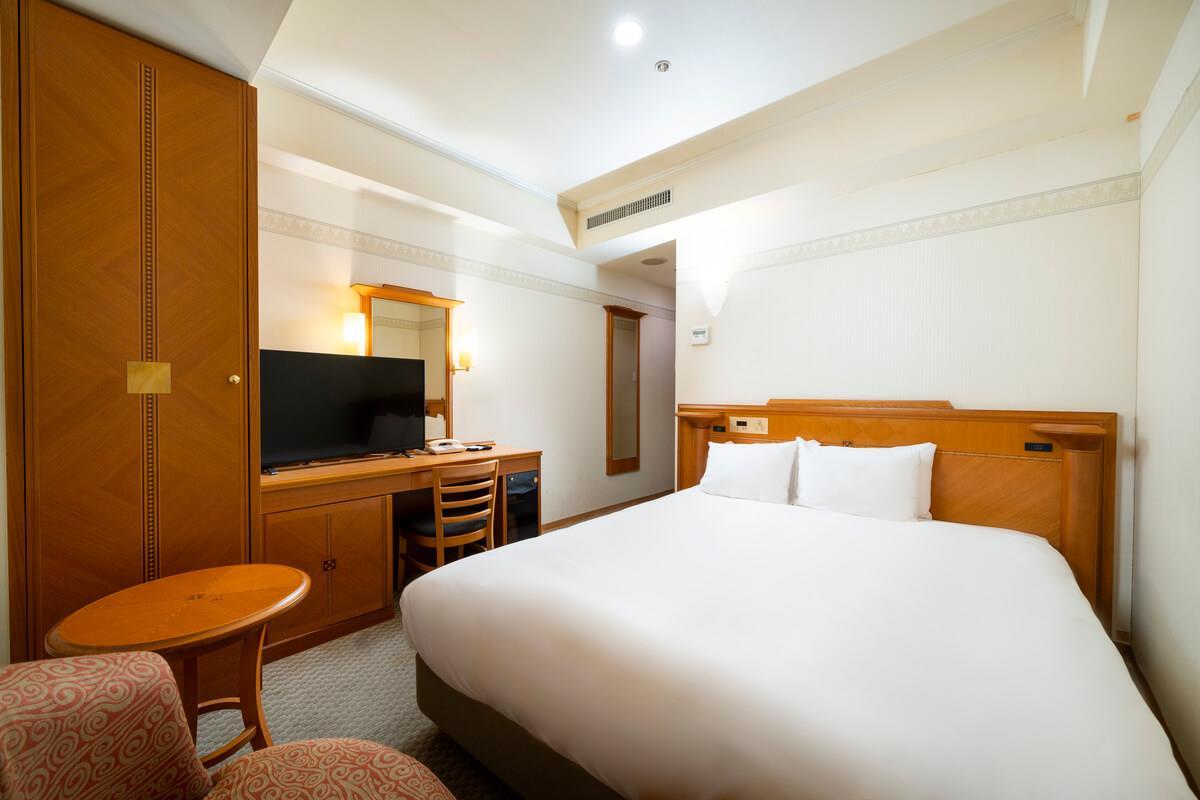 Moderate, Queen Bed, Smoking