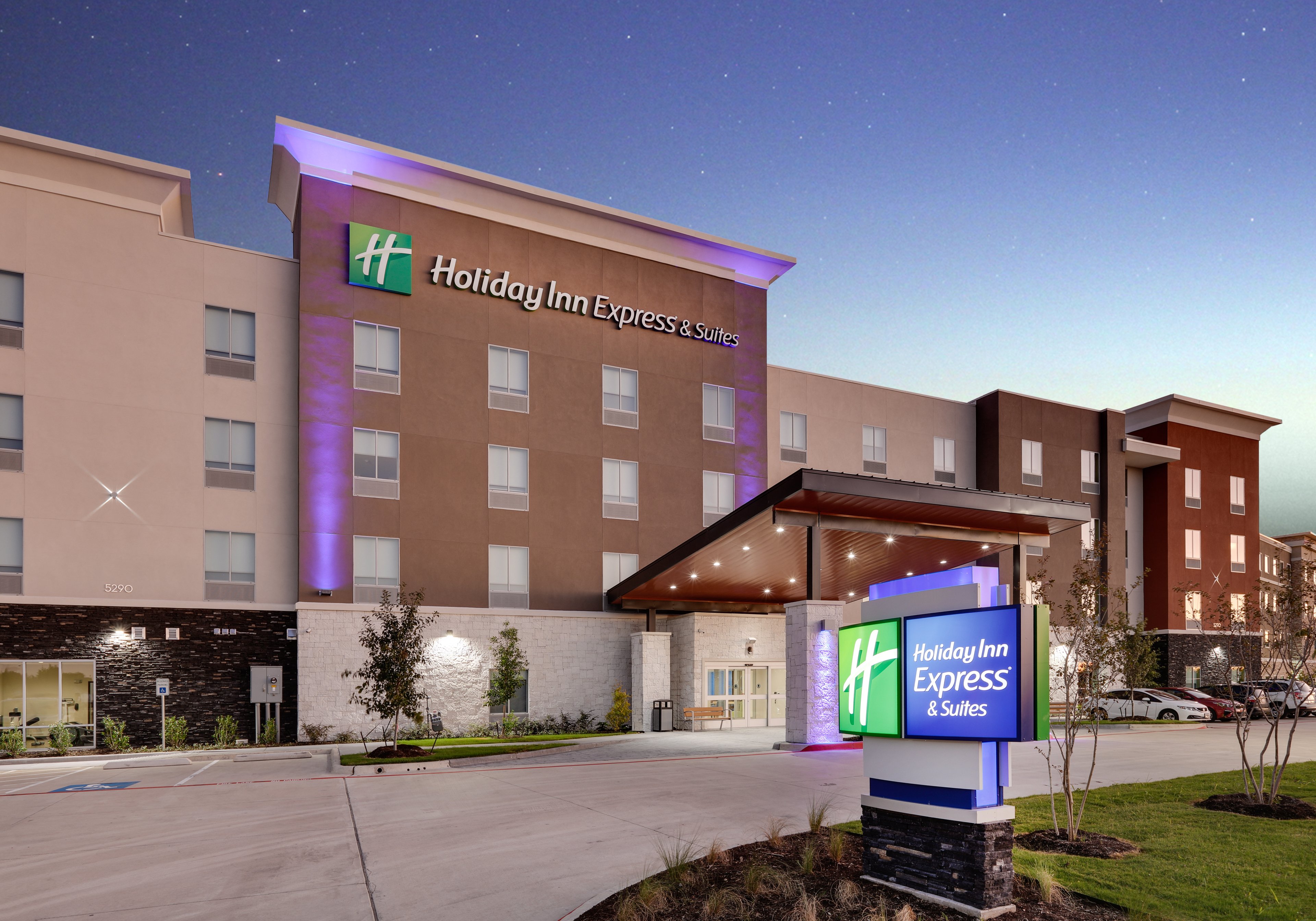 Holiday Inn Express & Suites Plano - The Colony 4/63