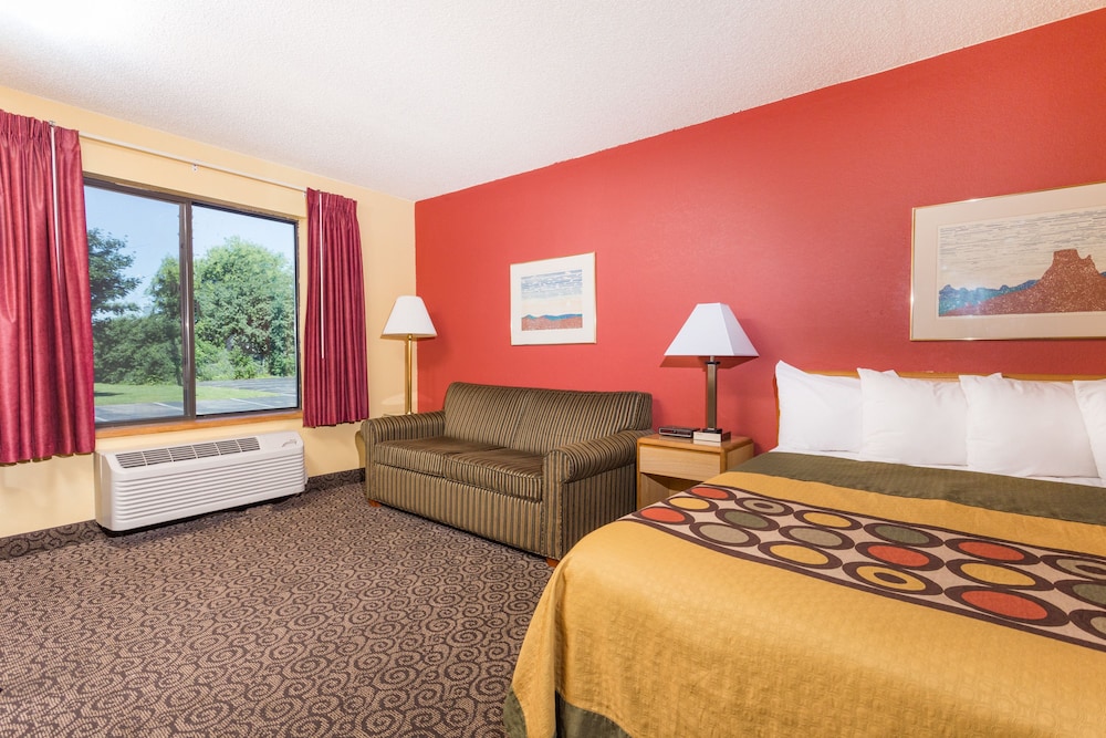 Super 8 By Wyndham Appleton 4/32