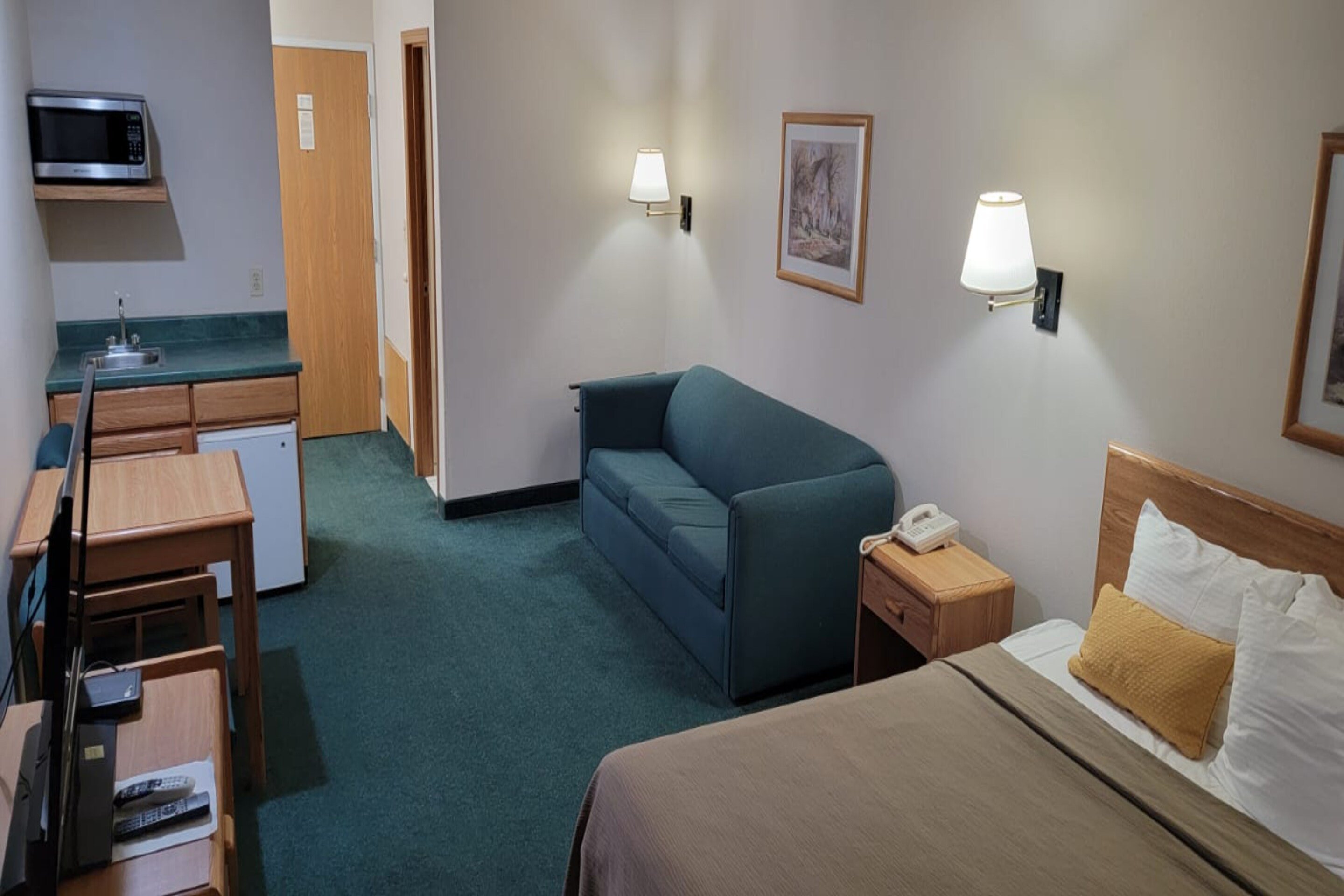 HomeTown Inn By OYO Texhoma, OK 26/50