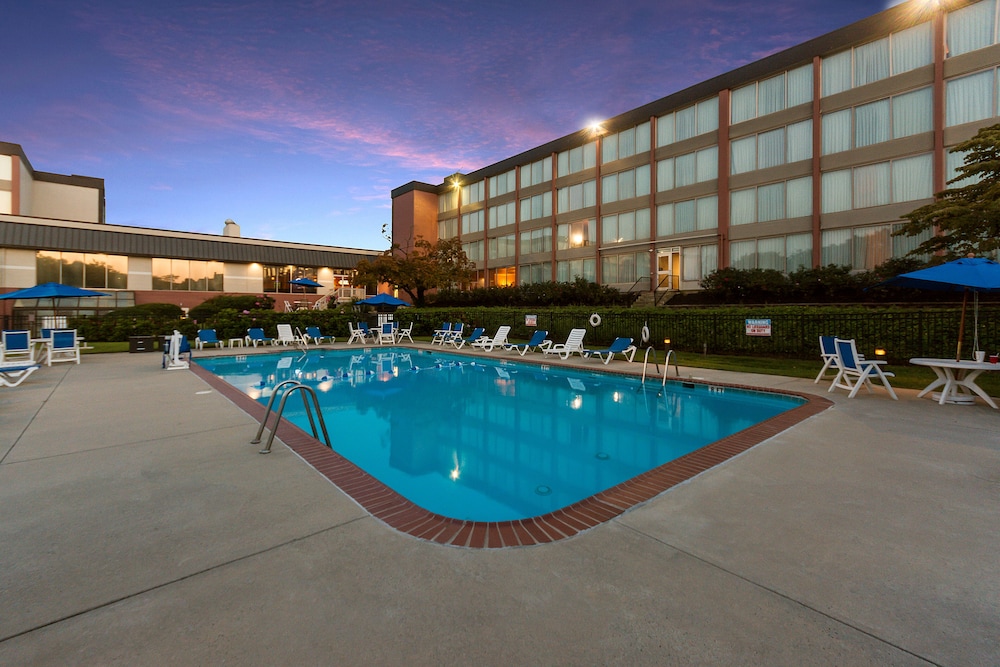 Exton Hotel And Conference Center 1/39