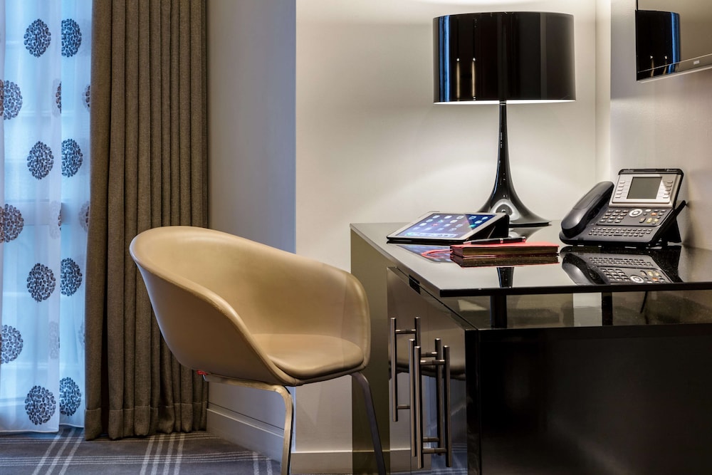 Radisson Blu Hotel, London Canary Wharf East 64/74