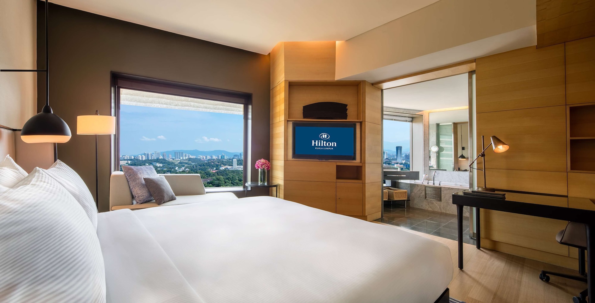 Deluxe, King Bed, Lake View, Hilton Kuala Lumpur 5/8