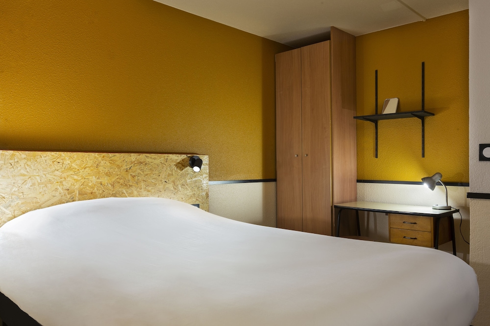 Greet Hotel Villeneuve La Garenne 50/50