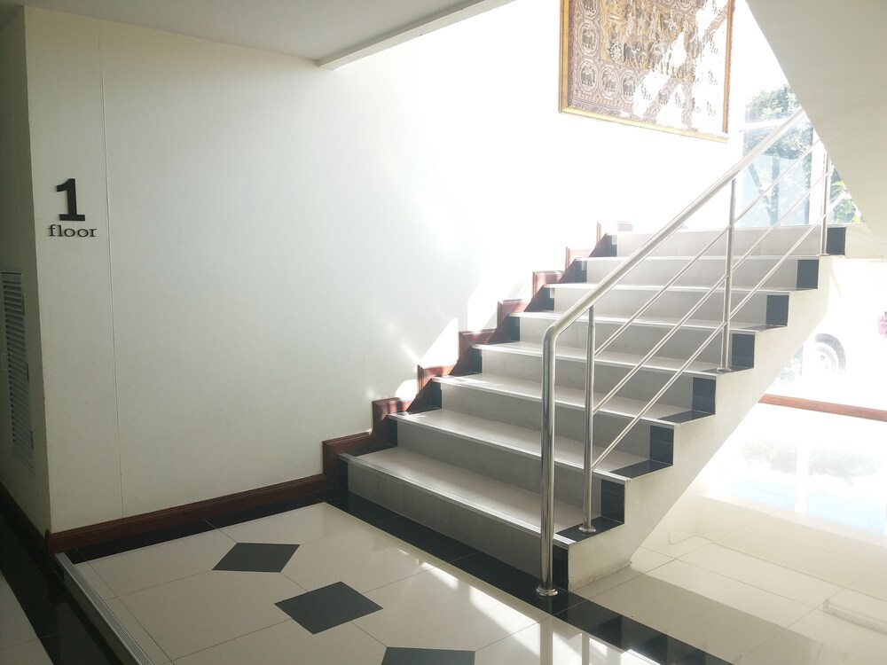 Grand Lopburi Hotel 9/30
