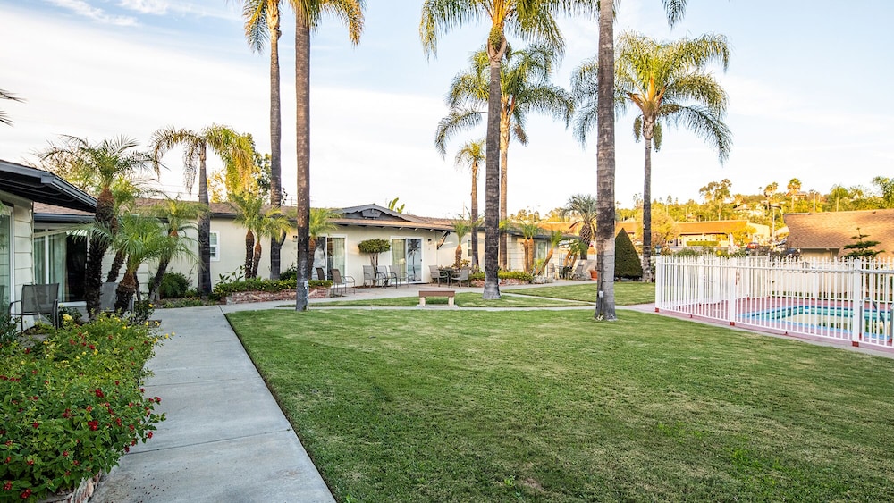 Fallbrook Country Inn 56/65
