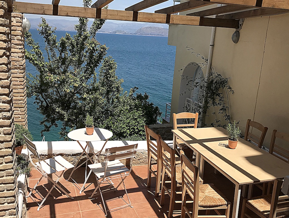 MELI APARTMENTS & VILLAS 26/50