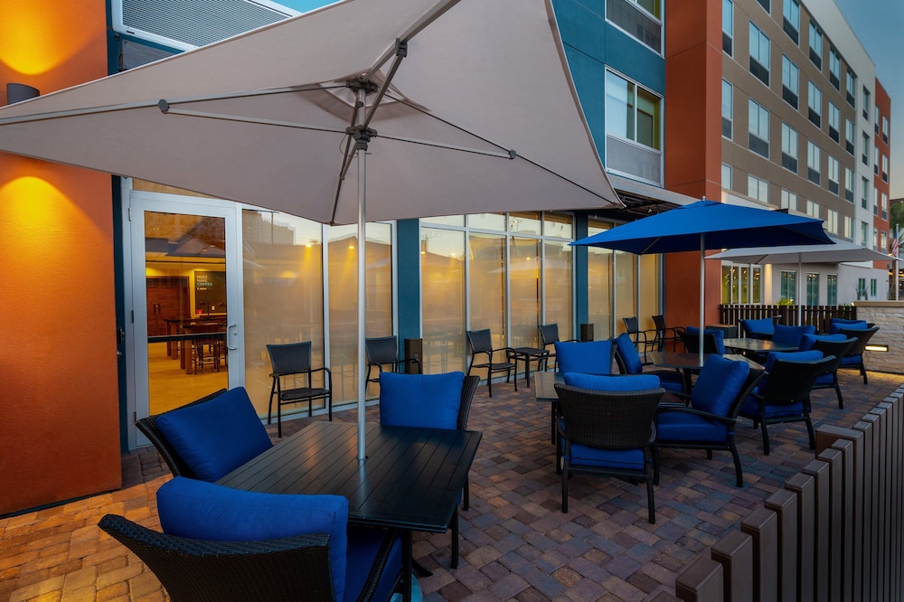 Holiday Inn Express And Suites Las Vegas E Tropicana 51/52