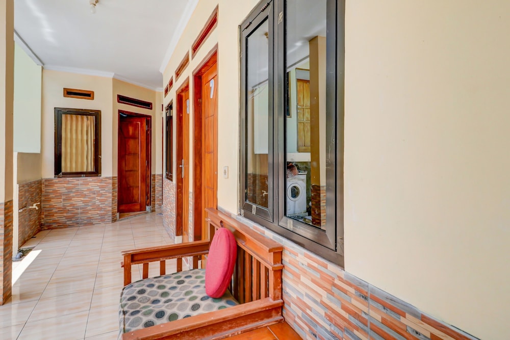 OYO 3879 Villa Sari Intan 25/25
