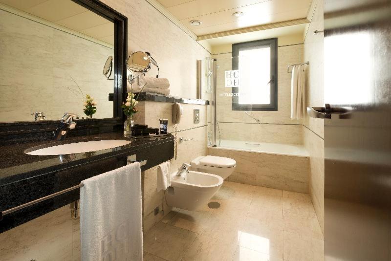 غرفة، Sevilla Center 2/2