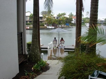 PORTSIDE NOOSA WATERS 29/31