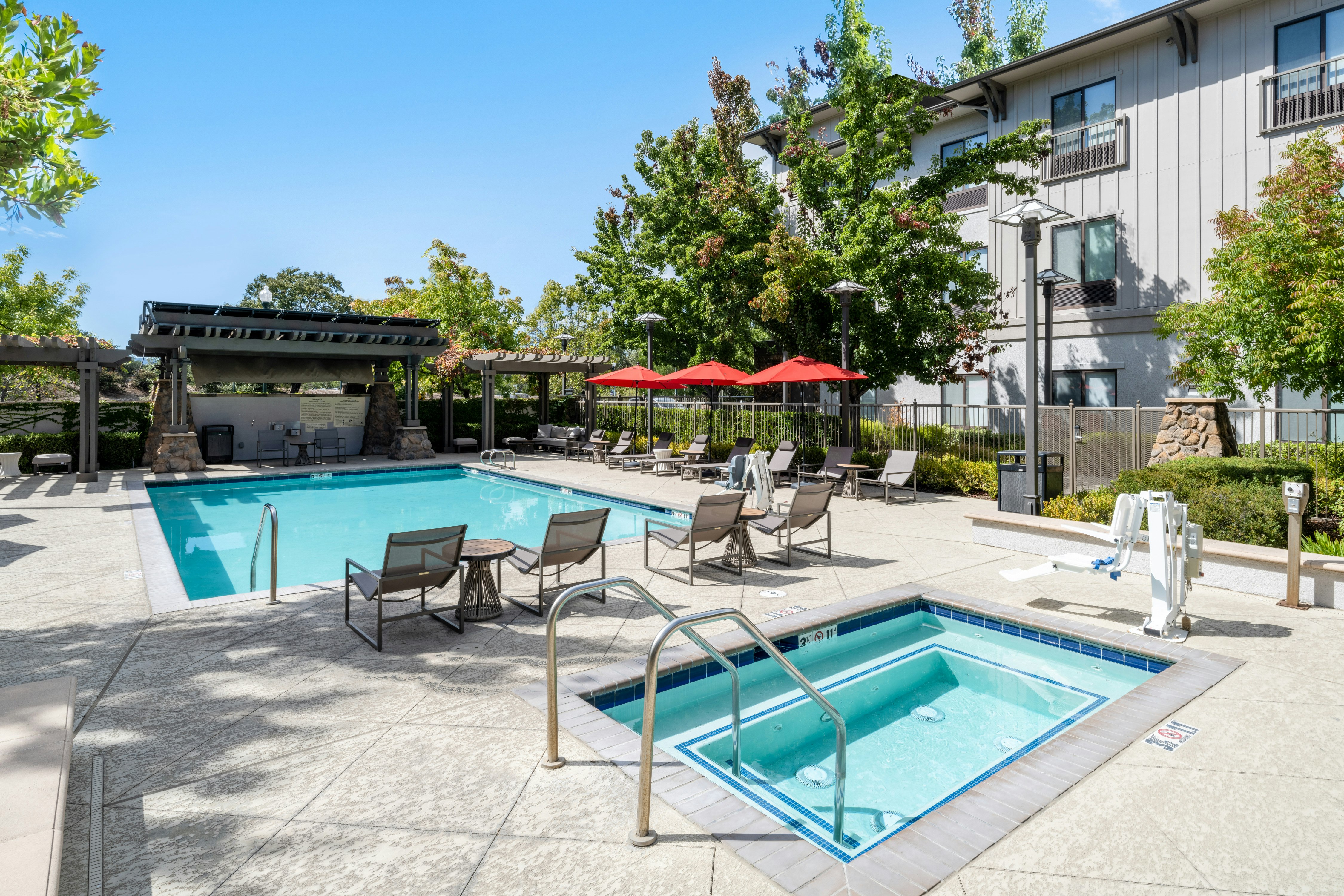 Hampton Inn & Suites Windsor - Sonoma Wine Country 40/40