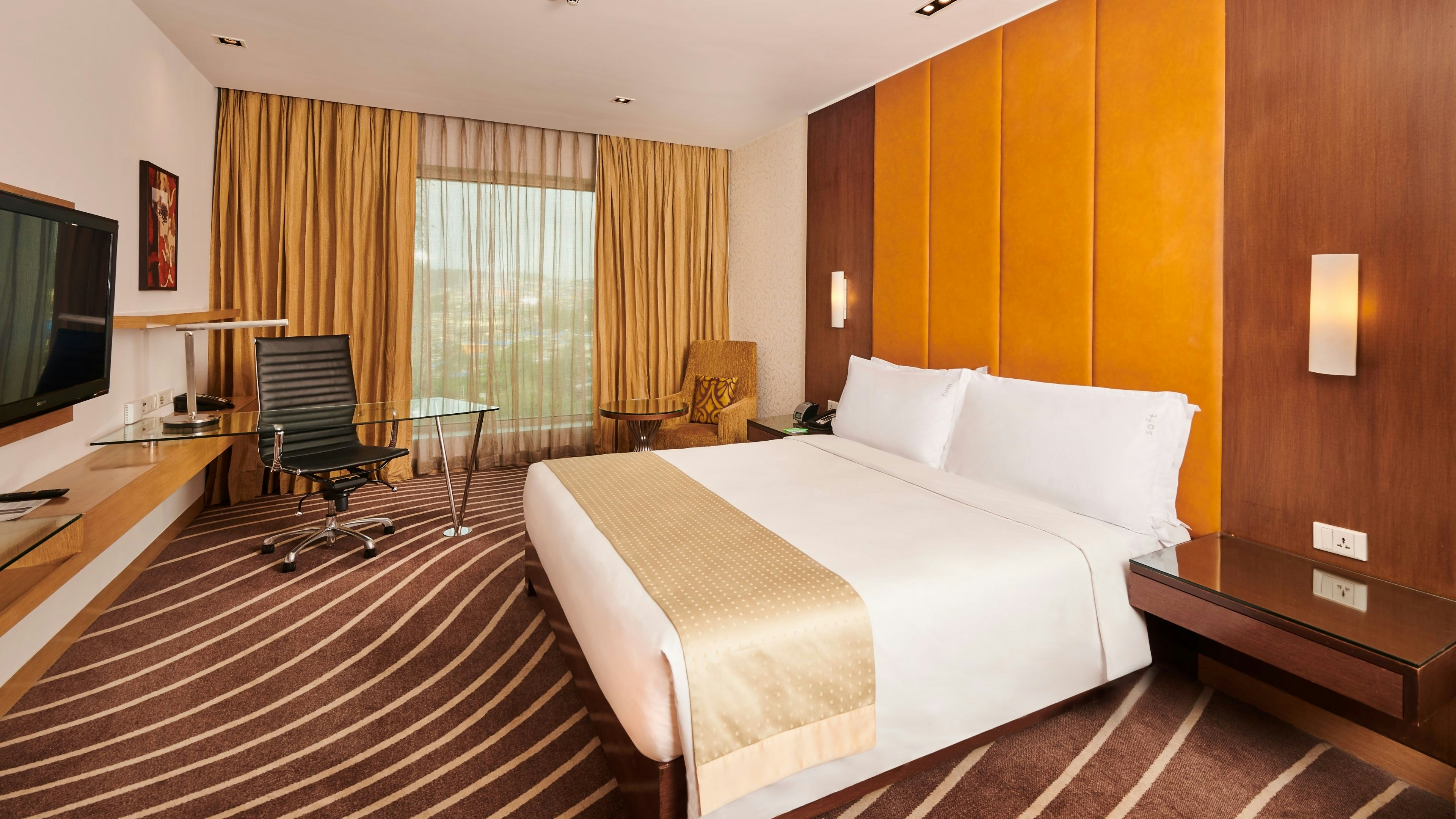 HOLIDAY INN MUMBAI INTERNATIONAL AIRPORT 18/72