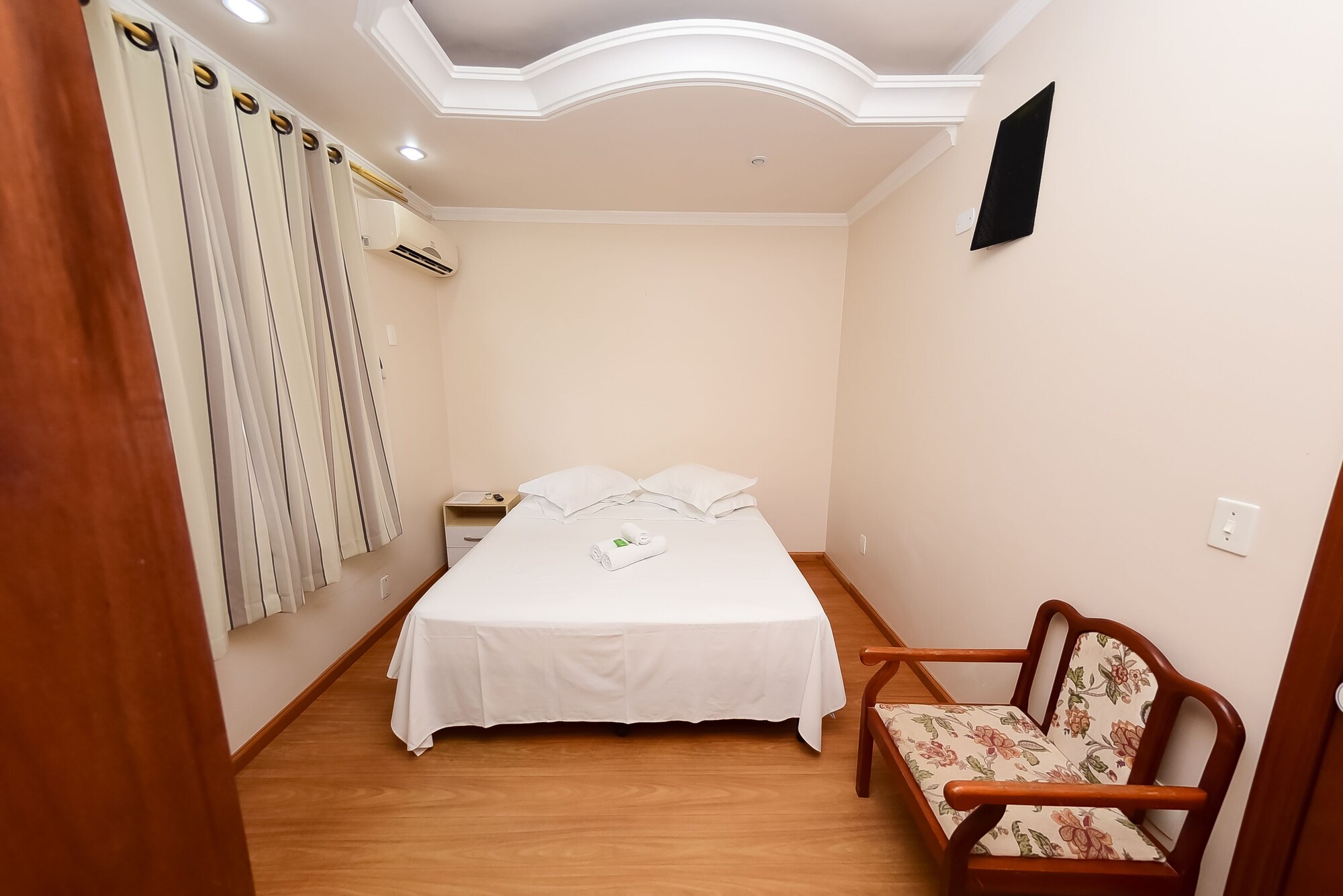 ECONOMY, TWIN BEDS