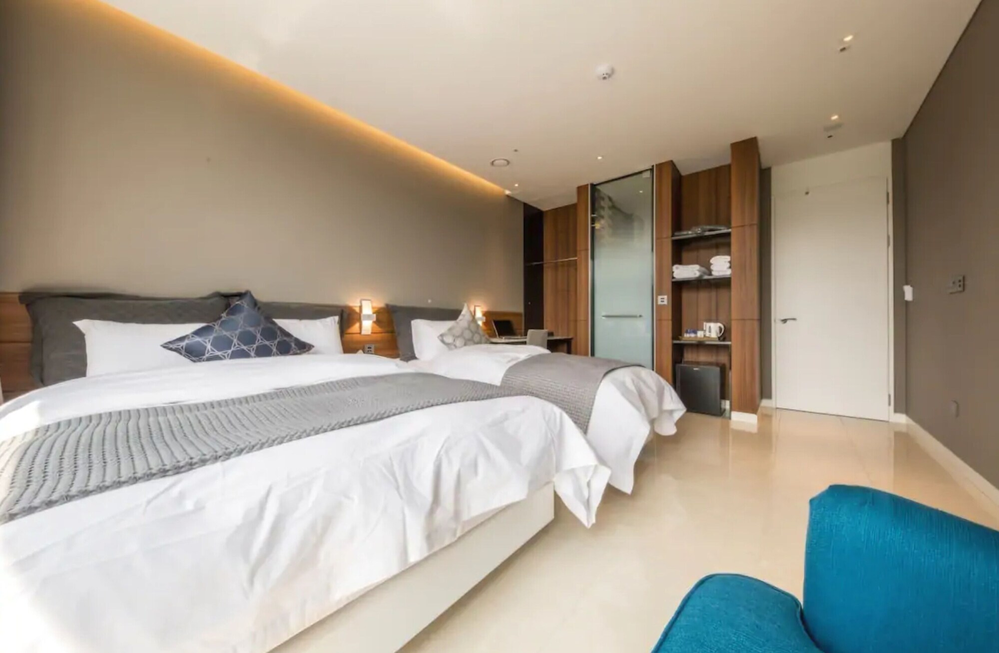 SUPERIOR, TWIN BEDS