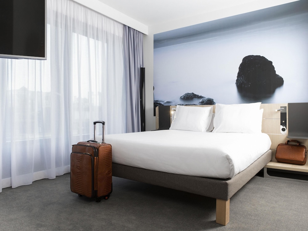 NOVOTEL CHARLEROI CENTRE 26/77