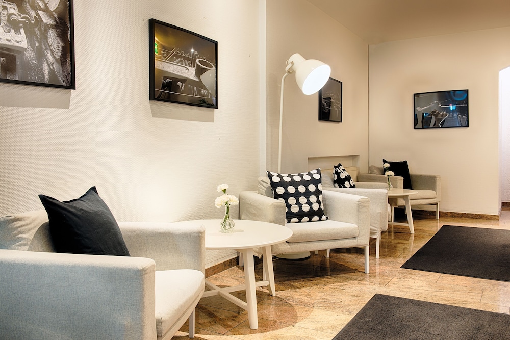 Home Hotel 48/59