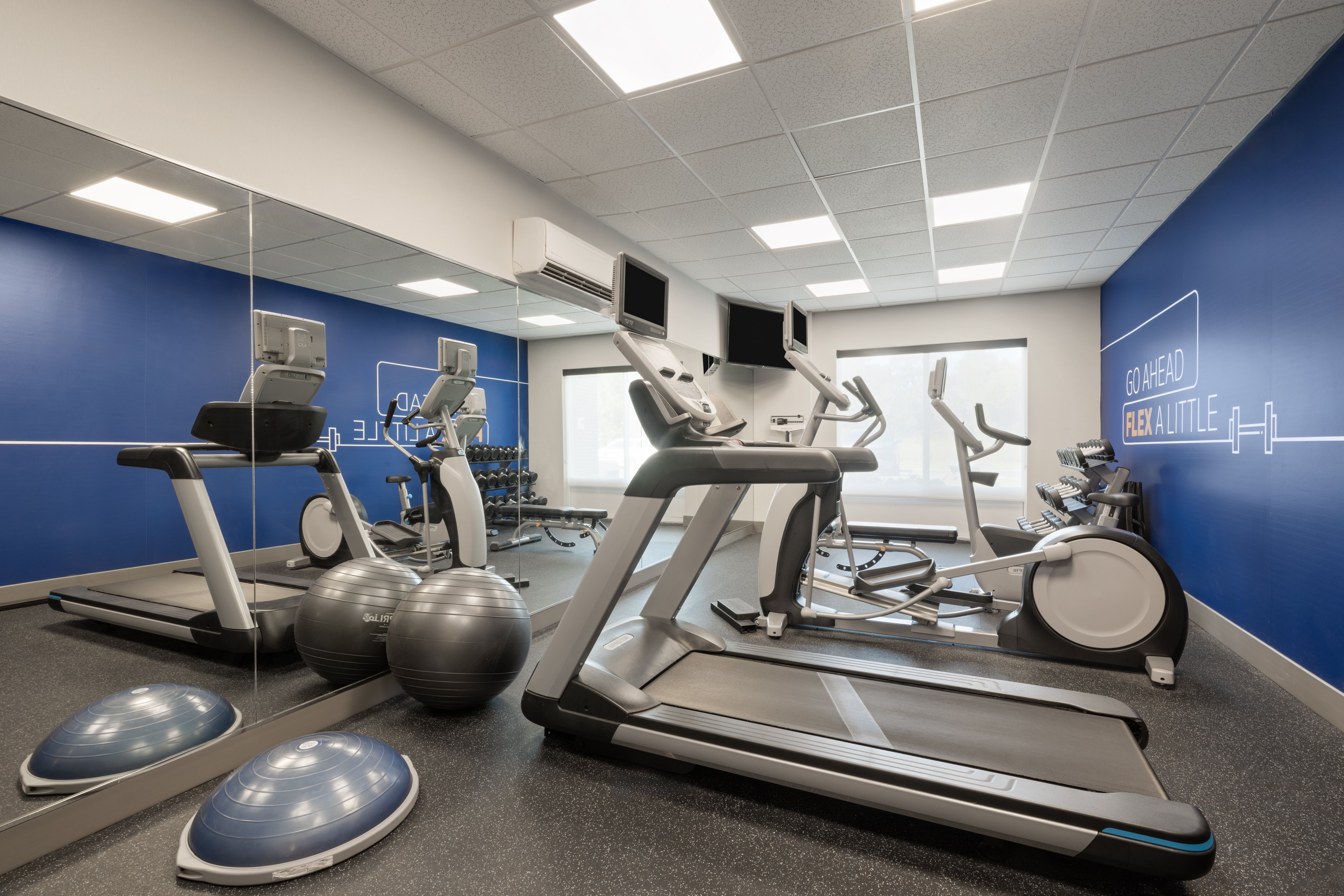 Holiday Inn Express Pembroke 25/50