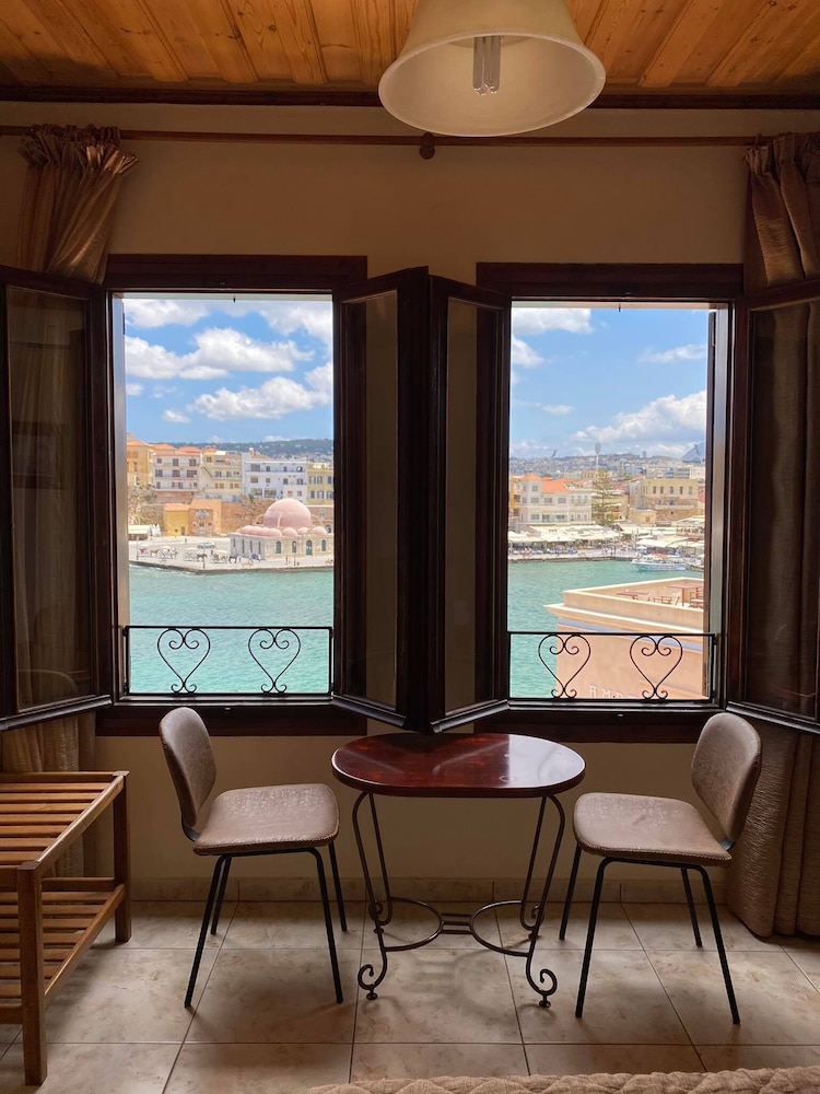Helena Hotel 33/50