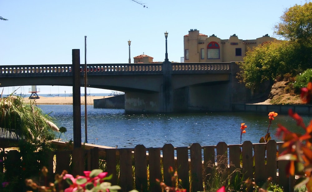 Capitola Venetian Hotel 58/60