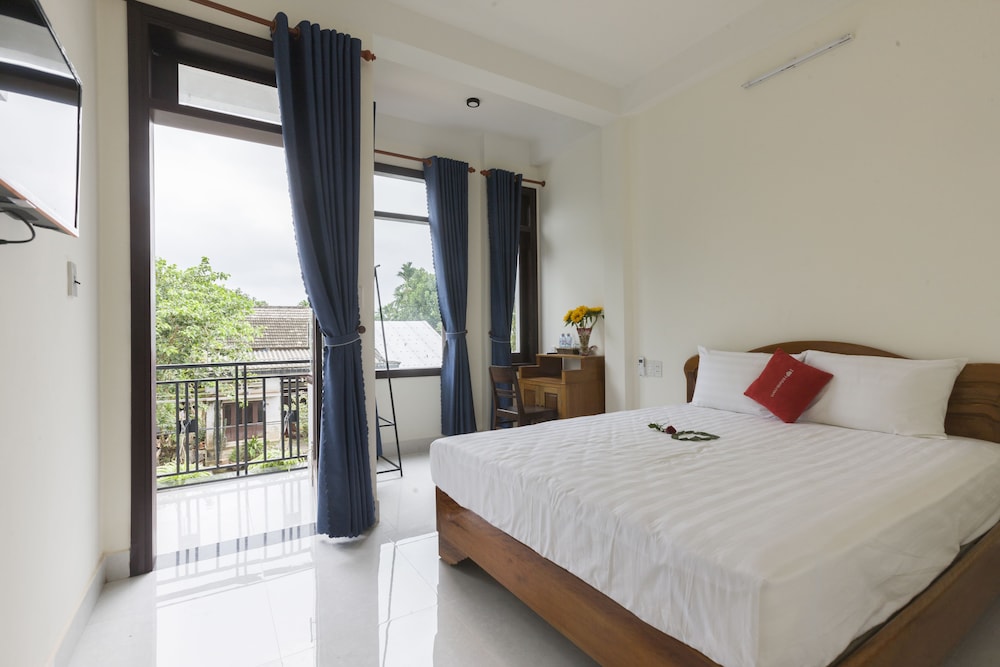 DELUXE, DOUBLE OR TWIN BED