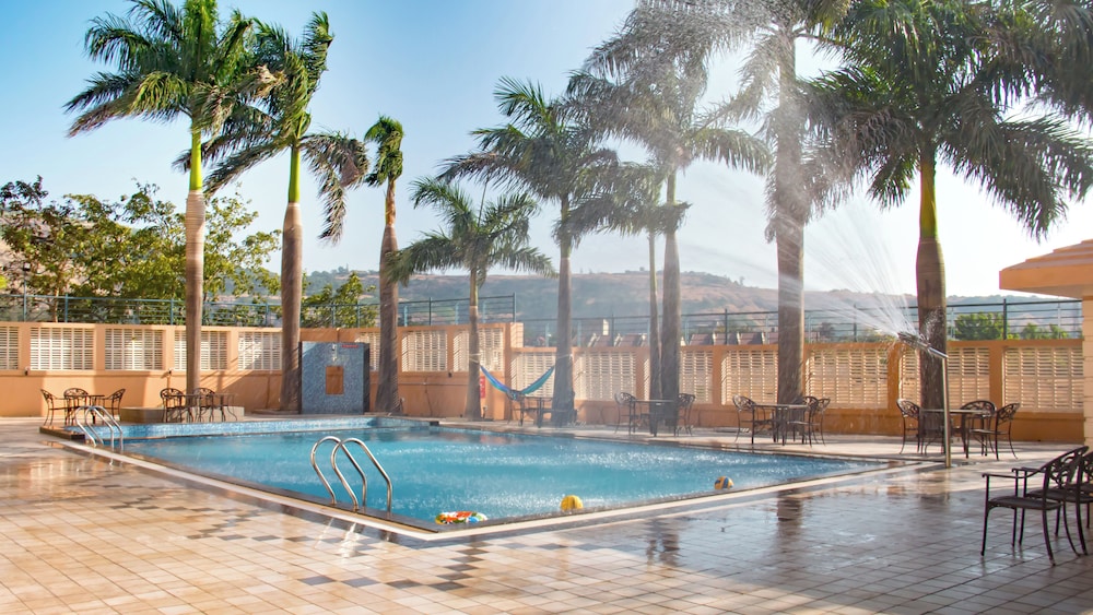 7 Apple Resorts 53/56