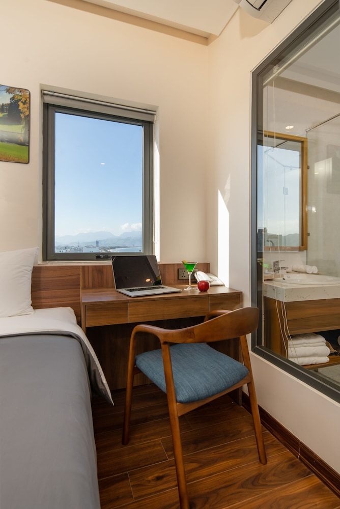 Avenis Hotel 30/37