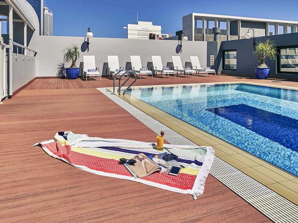 Mercure Perth 67/72