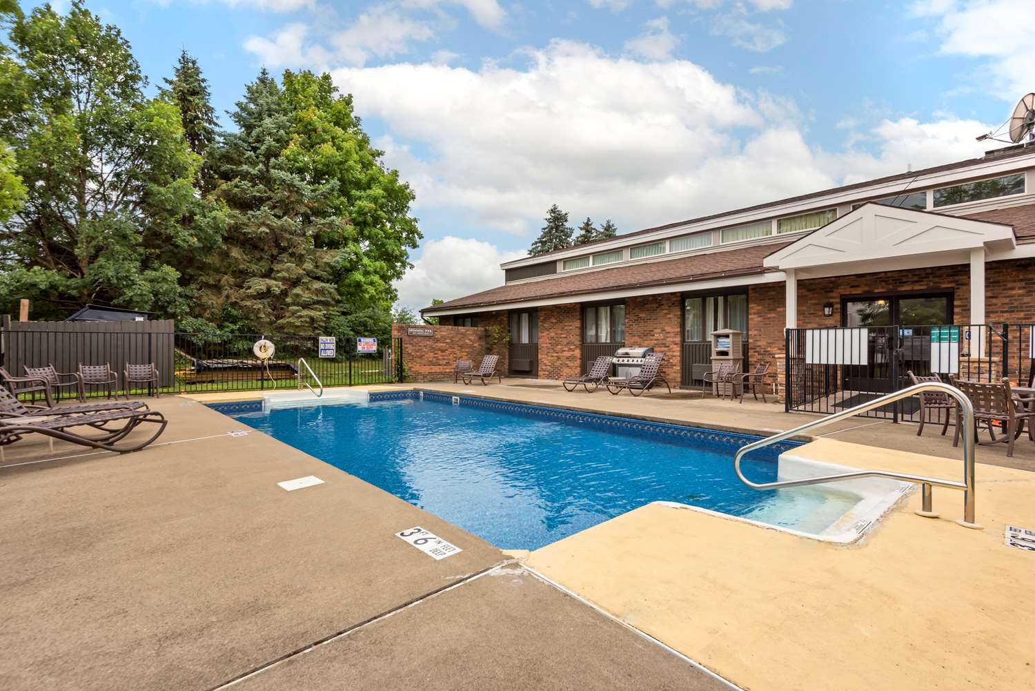 Best Western University Inn 44/44
