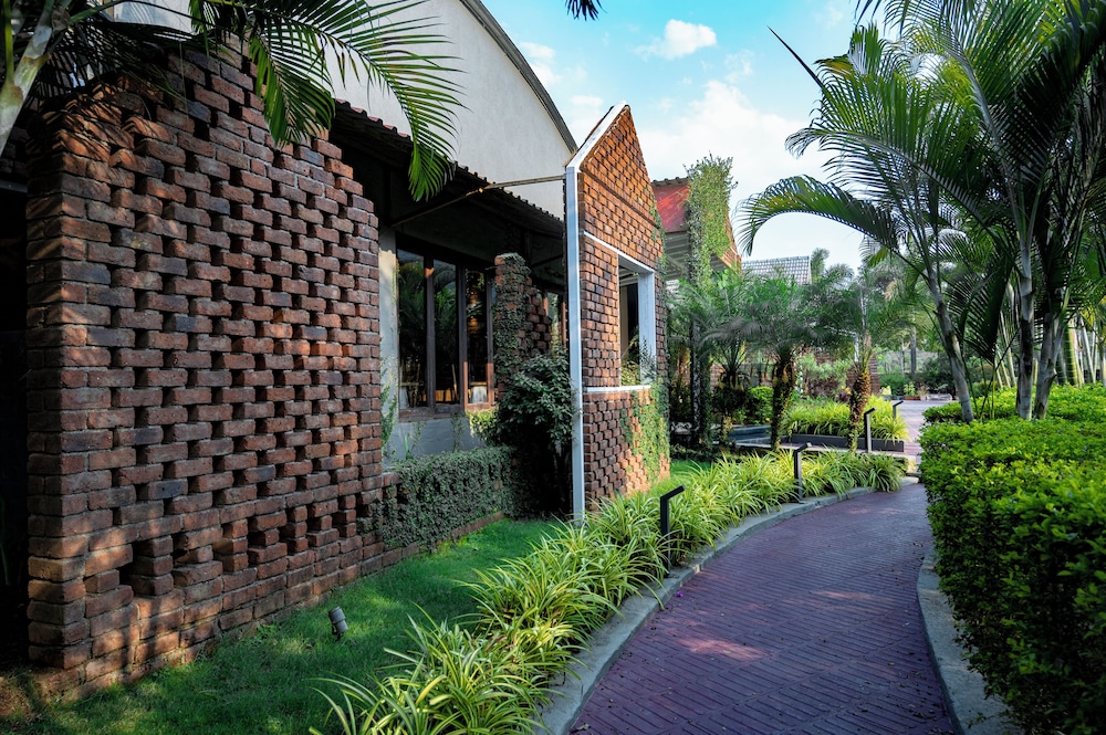 Saj By The Lake - Malshej Ghat Hotel 38/50