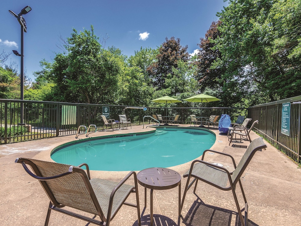 La Quinta Inn And Suites By Wyndham Salem Nh 1/42