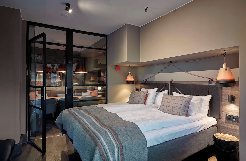 GRAND, SUITE, KING BED