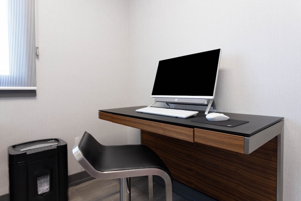 Travelodge by Wyndham Elkhart 48/54