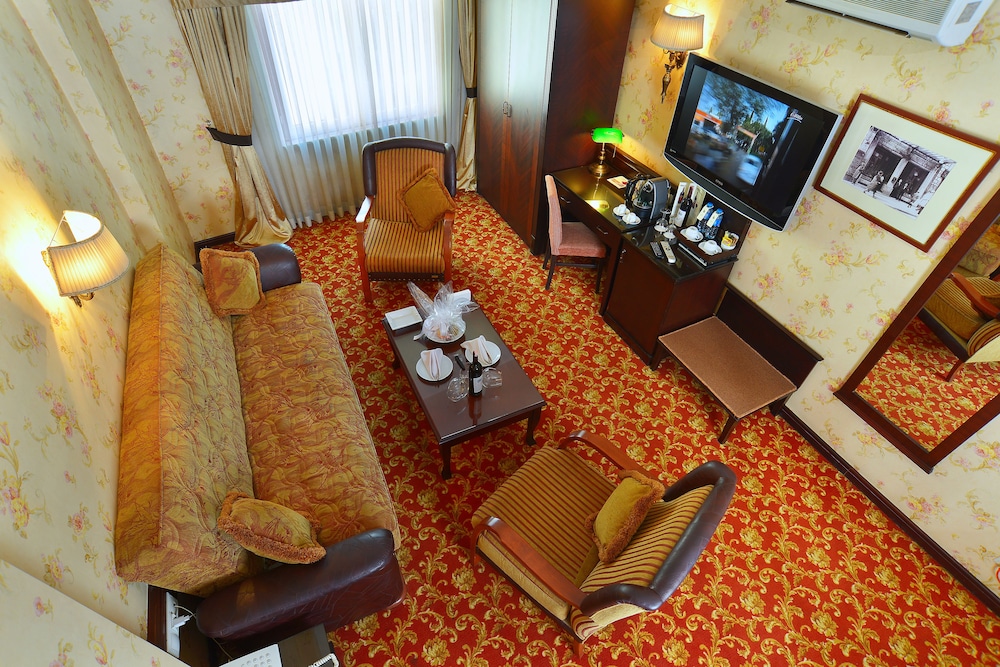 Pera Rose Hotel 60/78