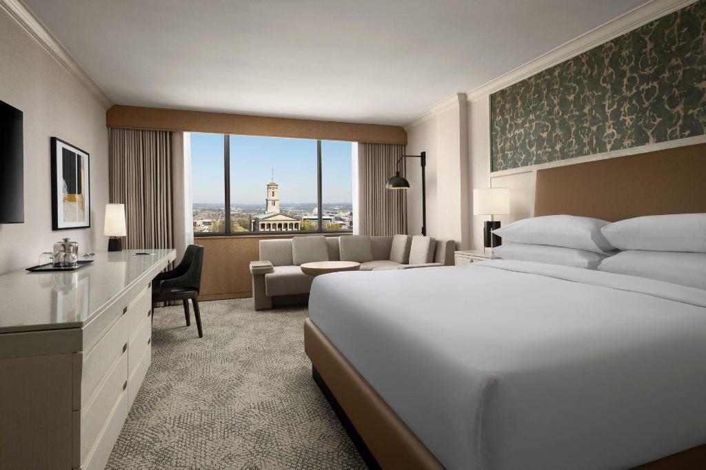 Governor, Suite, King Bed, Club Lounge Access, Large