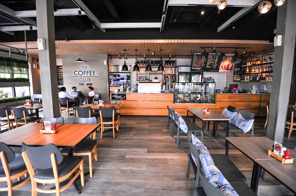 Glur Phuket Patong Beach 48/64