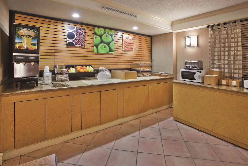 La Quinta Inn Savannah Midtown 8/32