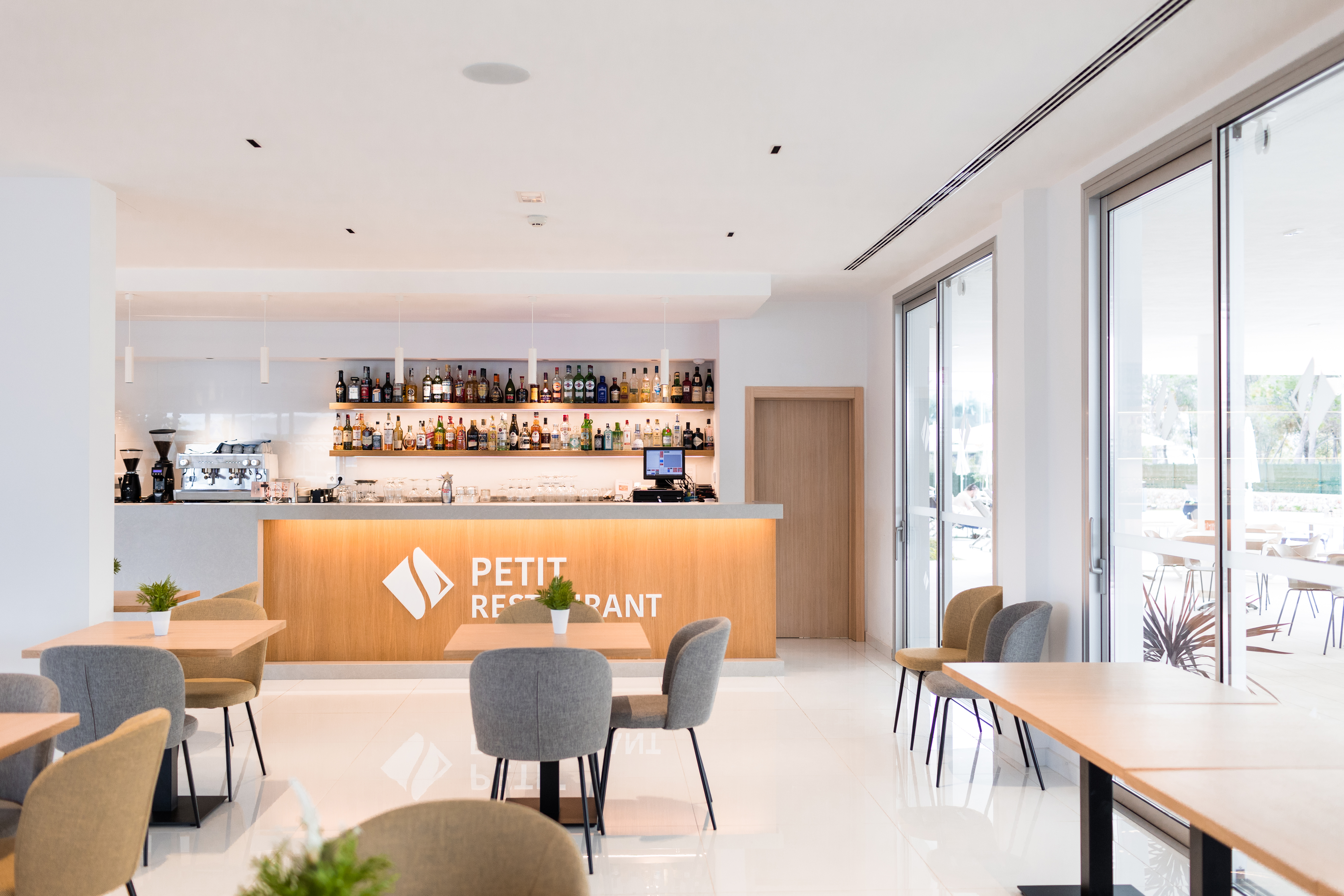 Hotel Petit Sagitario 38/50