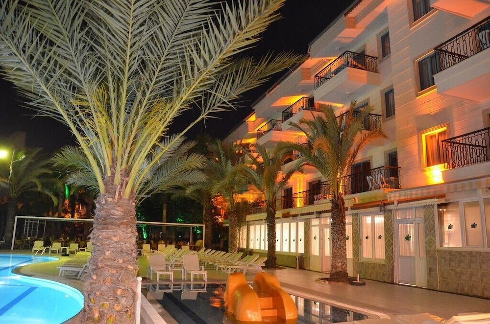 Cinar Family Suite Hotel 49/50